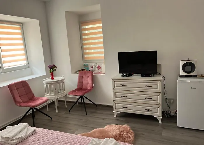 Rossalyn Studio