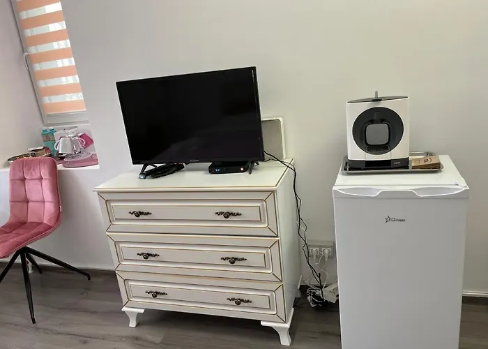 Rossalyn Studio